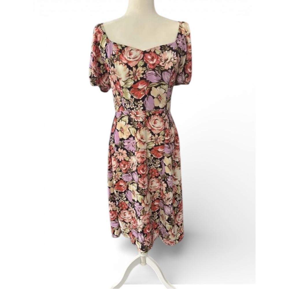 Lily Rose, Midi Dress Short Puff Sleeve Ties In Back Floral Print
Square Neck. L